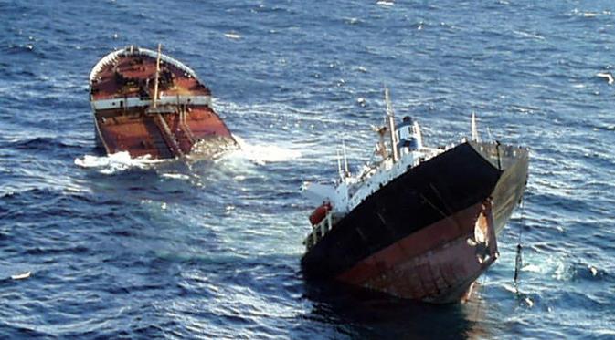 kapal tenggelam 673x373