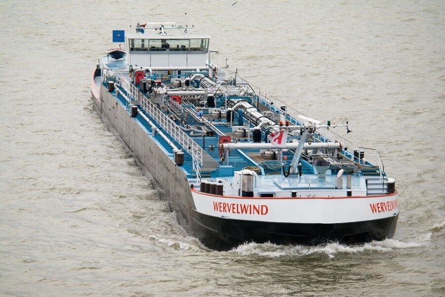 kapal tongkang 900x600