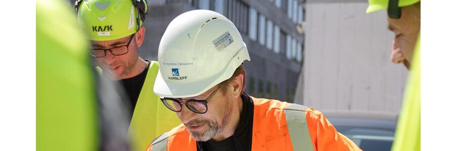 Manfaat Safety Helmet dalam Industri 900x300